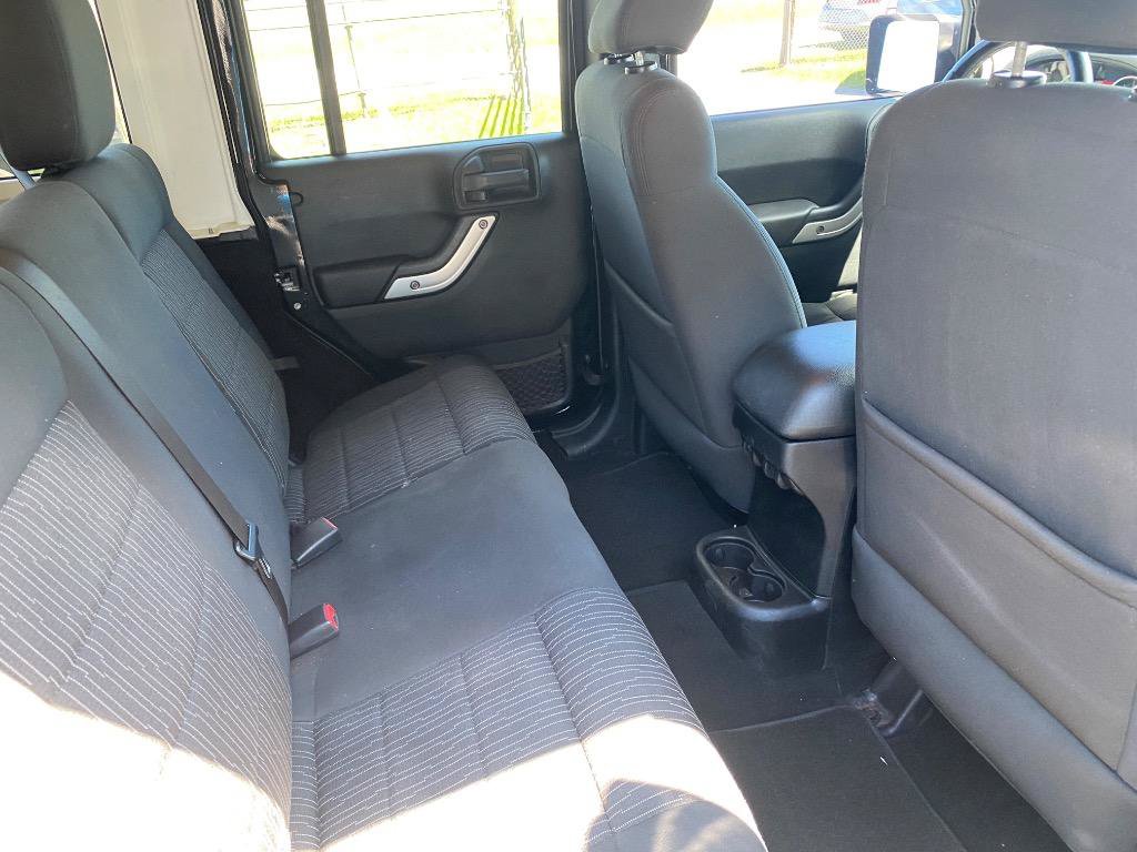 Used 2012 Jeep Wrangler Unlimited Sahara w/ Connectivity Group AWD/4WD image 20