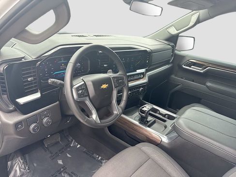 Used 2026 Chevrolet Silverado 1500 LT w/ Convenience Package II image 9