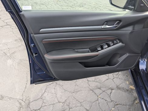 Used 2023 Nissan Altima 2.5 SR image 14