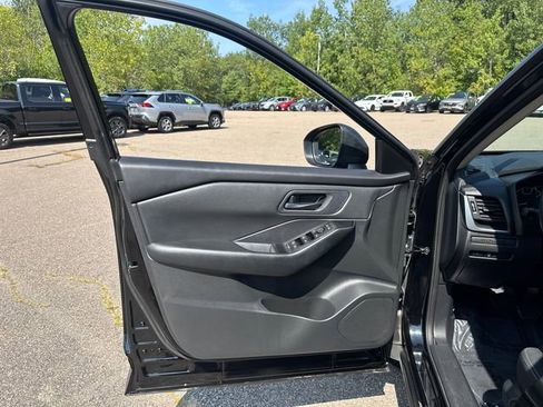 Used 2024 Nissan Rogue S image 22