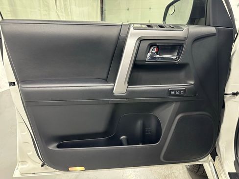 Used 2020 Toyota 4Runner Limited AWD/4WD image 8