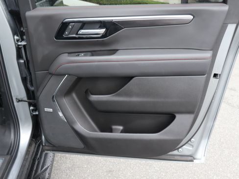 Used 2025 Chevrolet Suburban RST w/ Comfort Package AWD/4WD image 35