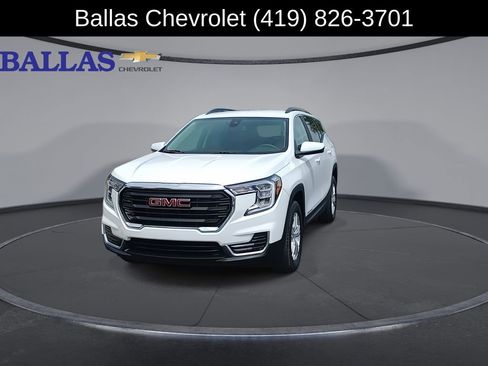 Certified 2023 GMC Terrain SLE w/ Driver Convenience Package AWD/4WD image 3