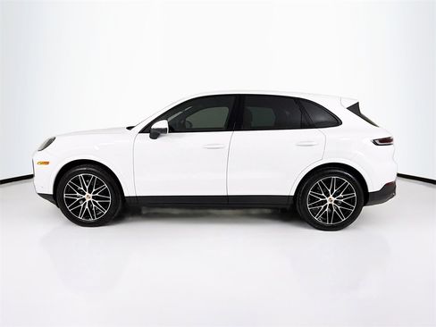 Certified 2025 Porsche Cayenne image 2