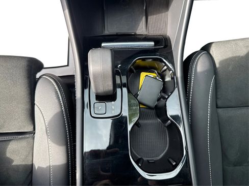 Used 2022 Volvo C40 P8 Recharge Ultimate image 19