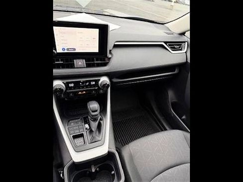 Used 2025 Toyota RAV4 XLE w/ Convenience Package image 5