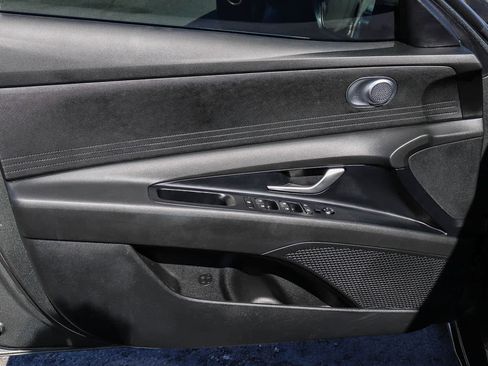 Used 2025 Hyundai Elantra SE image 20