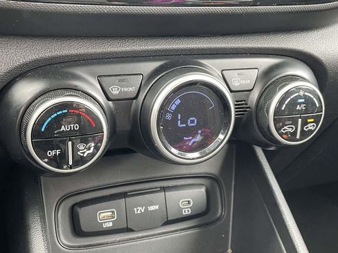 Used 2024 Hyundai Venue SEL FWD image 19