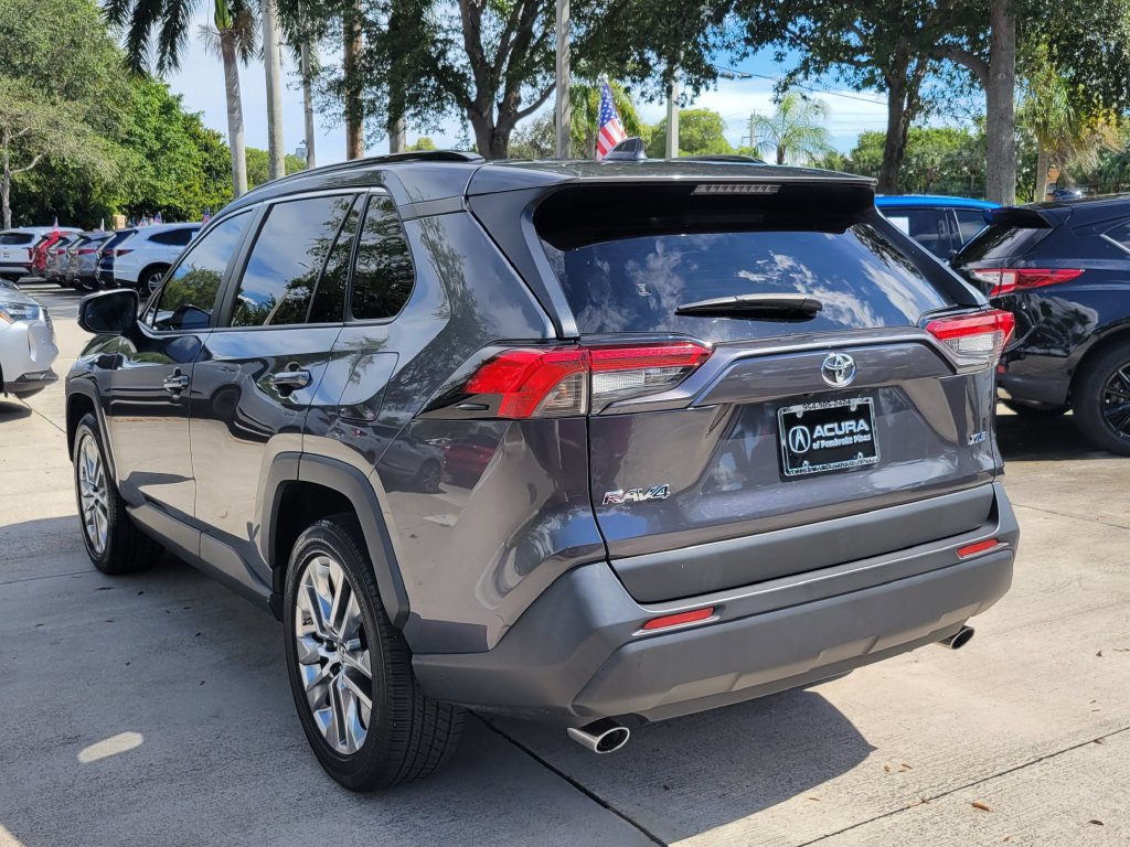 Used 2019 Toyota RAV4 XLE Premium FWD image 5