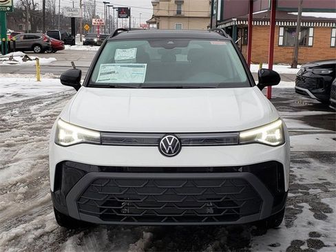 New 2026 Volkswagen Taos SE image 5