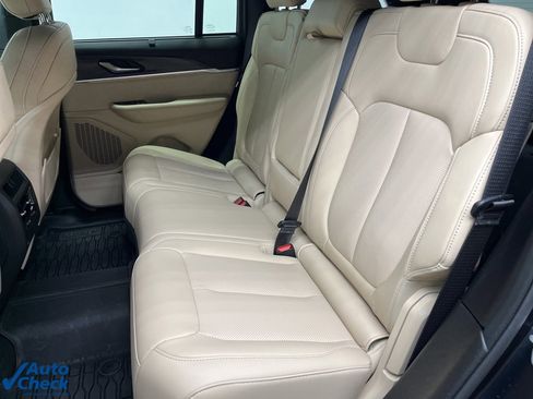 Used 2025 Jeep Grand Cherokee Limited w/ Luxury Tech Group II image 22