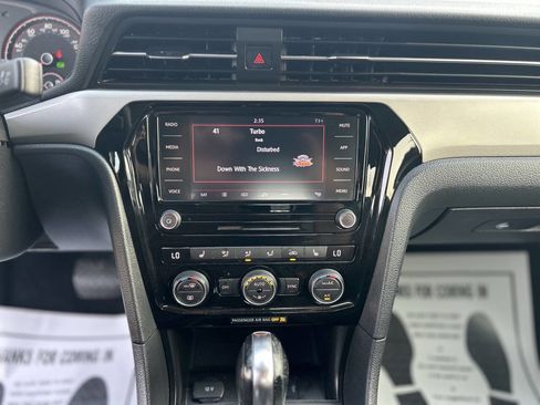 Used 2022 Volkswagen Passat 2.0T SE image 12