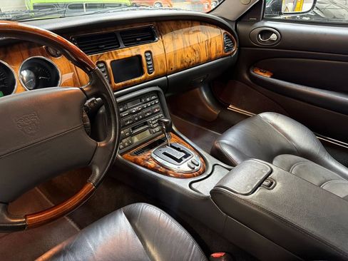 Used 2005 Jaguar XK8 Coupe RWD image 19