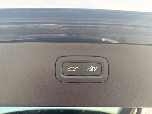 Certified 2025 Volvo XC90 B6 Plus image 8