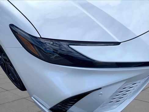 New 2026 Toyota Camry Hybrid FWD image 13
