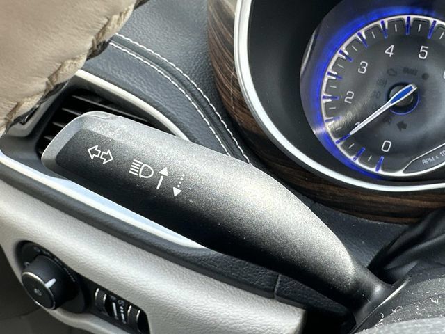 Used 2021 Chrysler Pacifica Limited AWD/4WD image 23