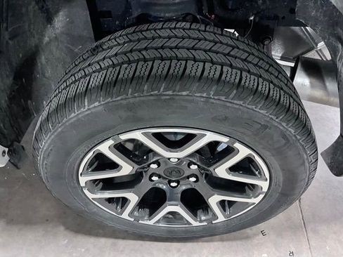 Used 2026 RAM 1500 Laramie AWD/4WD image 8