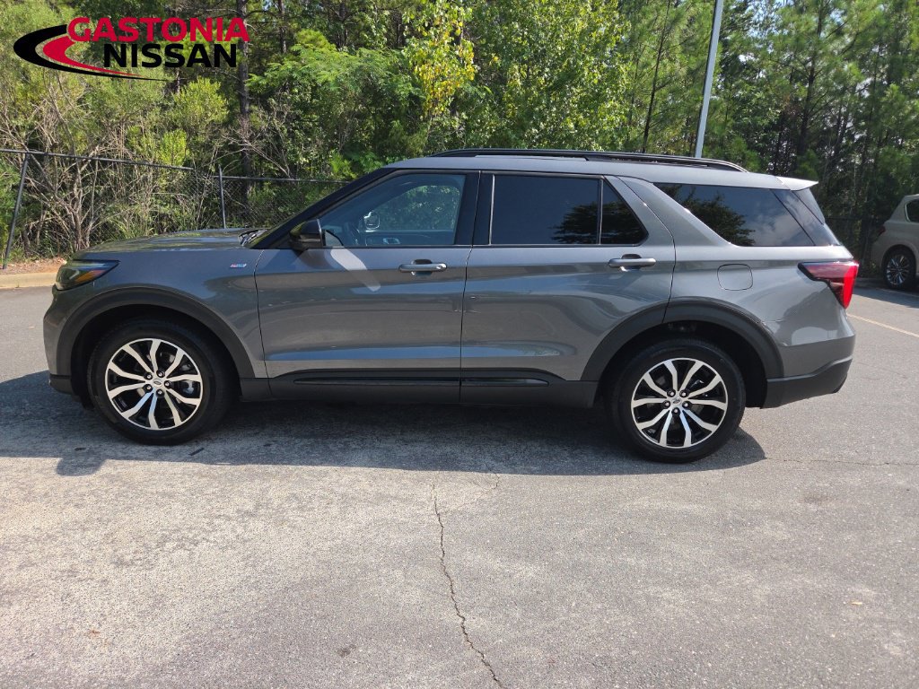 Used 2025 Ford Explorer ST-Line AWD/4WD image 5