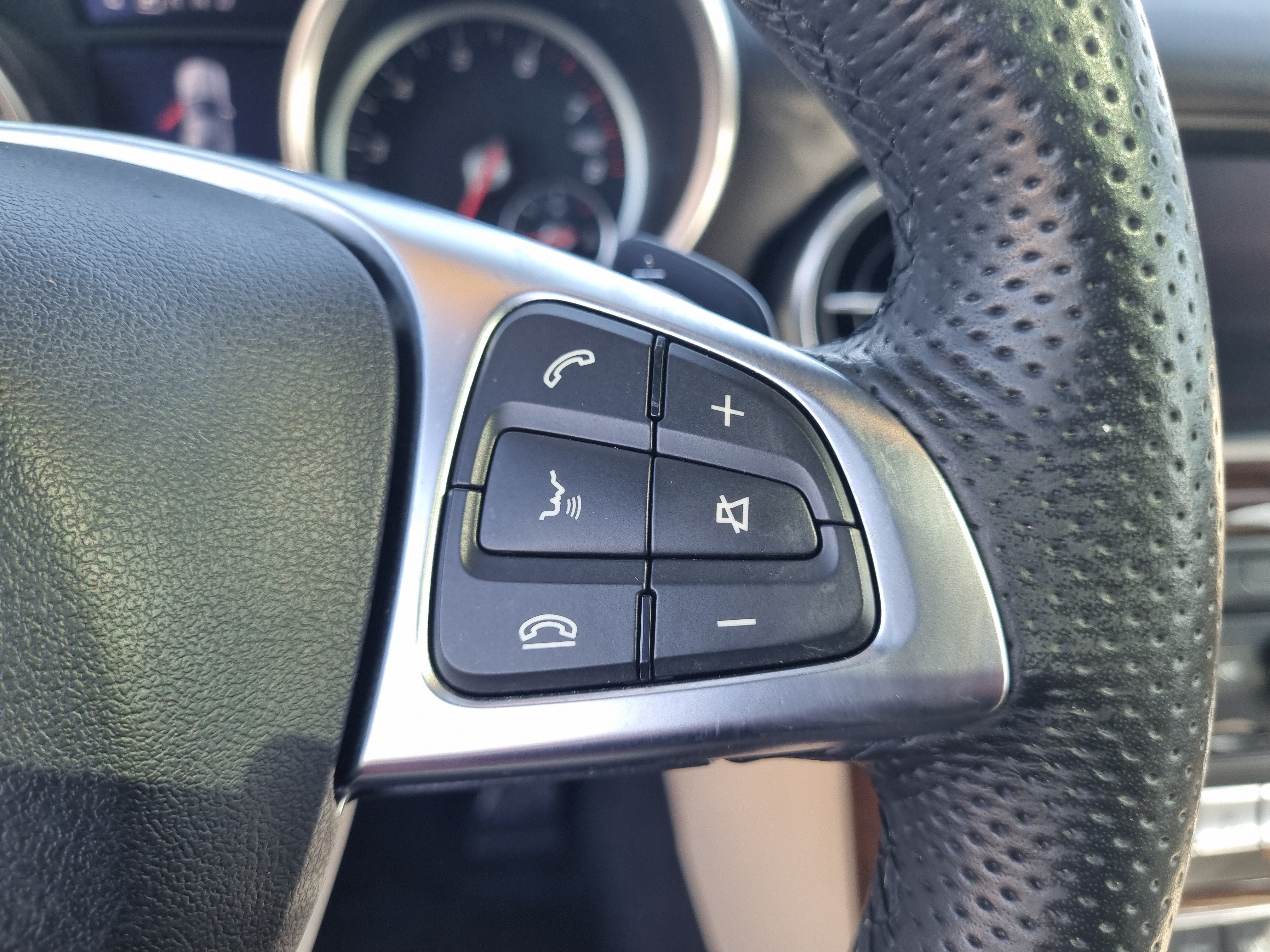Used 2020 Mercedes-Benz SLC 300 w/ Premium Package image 22