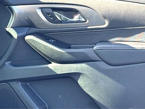 Used 2022 Chevrolet Traverse Premier w/ Redline Edition image 16