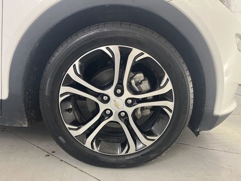 Used 2018 Chevrolet Bolt Premier w/ Driver Confidence II Package image 16