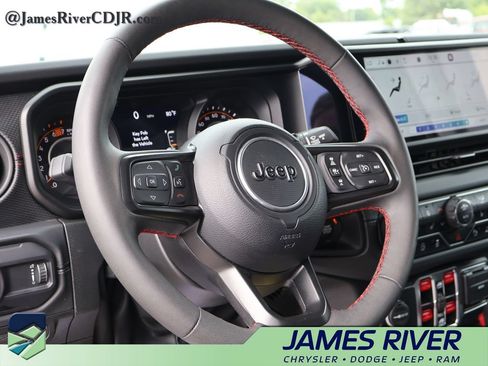Used 2024 Jeep Wrangler Unlimited Rubicon AWD/4WD image 24
