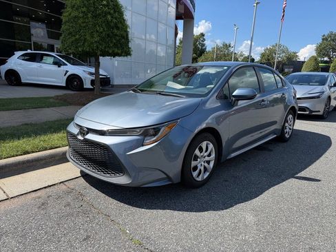 Used 2020 Toyota Corolla LE FWD image 3