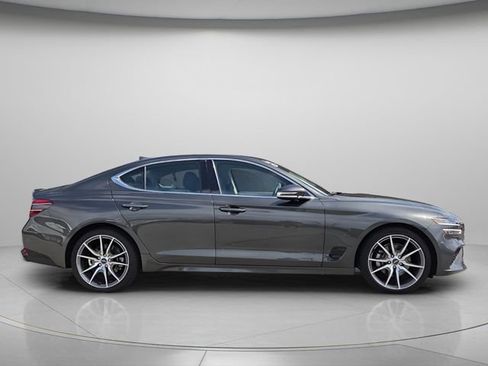 Used 2023 Genesis G70 2.0T RWD image 9