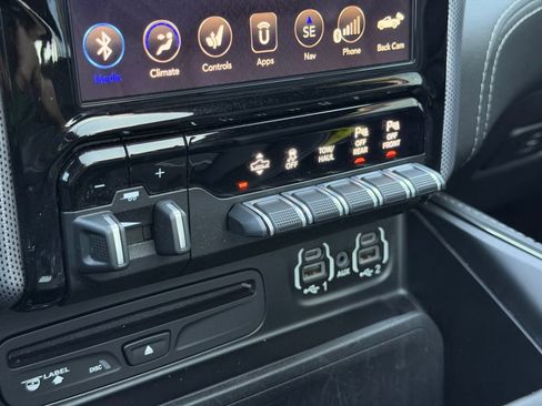 Used 2019 RAM 1500 Limited AWD/4WD image 16