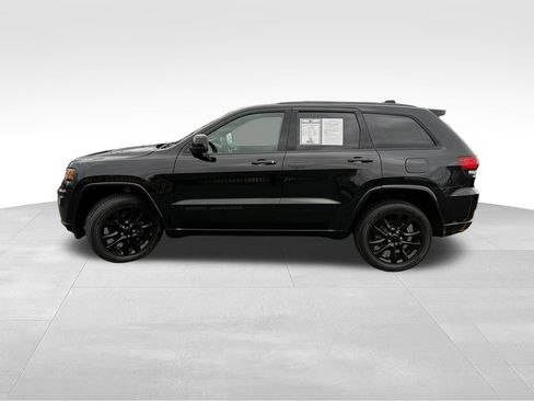Used 2019 Jeep Grand Cherokee Altitude image 4