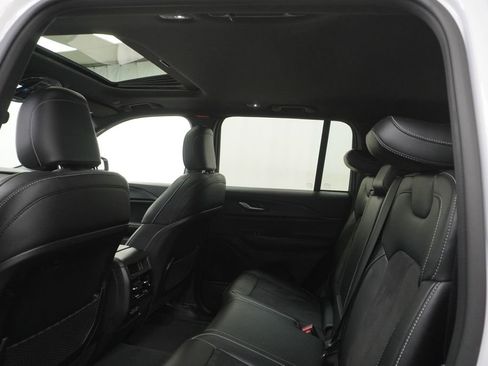 Used 2023 Jeep Grand Cherokee Altitude image 20