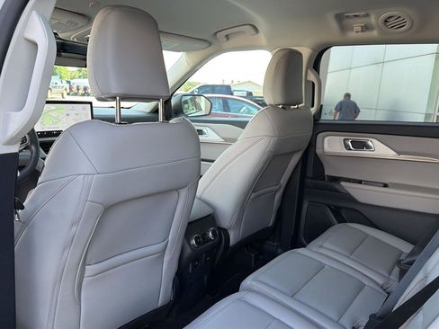 Used 2025 Ford Explorer Active w/ Active Comfort Package AWD/4WD image 16