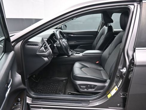 Used 2021 Toyota Camry SE FWD image 11