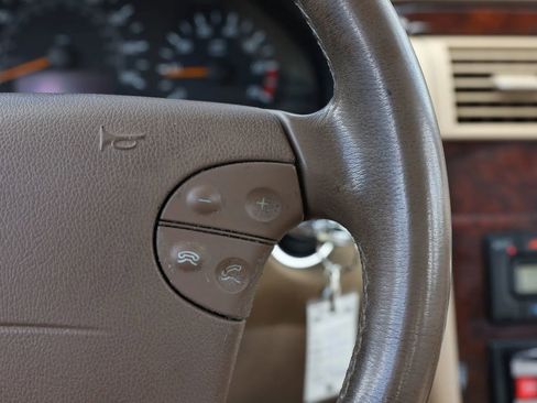 Used 2000 Mercedes-Benz E 320 4MATIC Sedan image 27