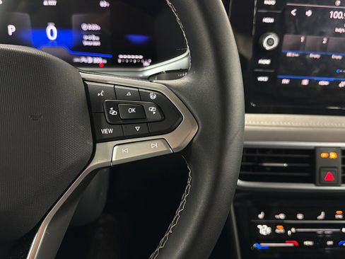 Certified 2025 Volkswagen Taos SE image 22