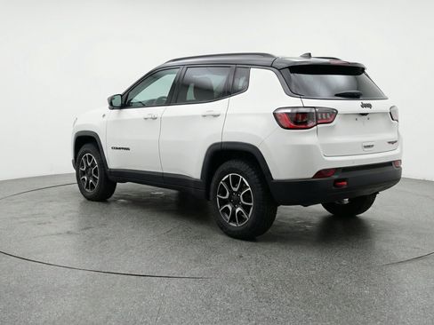 Used 2025 Jeep Compass Trailhawk AWD/4WD image 6