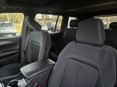 New 2025 Jeep Grand Cherokee Laredo X image 10