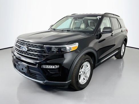 Used 2024 Ford Explorer XLT w/ Equipment Group 202A RWD image 4