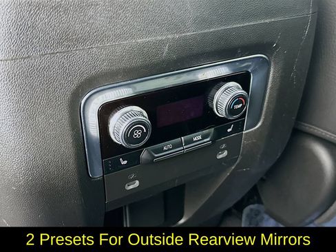 Used 2022 GMC Yukon XL Denali AWD/4WD image 34