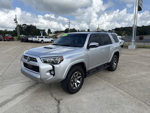 Used 2024 Toyota 4Runner TRD Off-Road Premium image 2