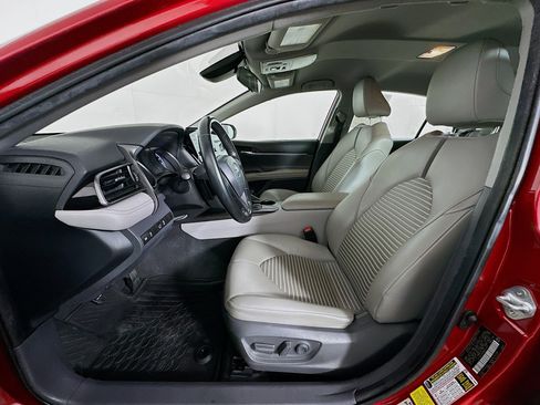 Used 2021 Toyota Camry SE FWD image 13