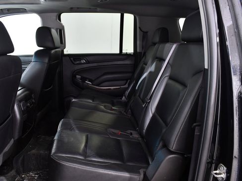 Used 2017 Chevrolet Suburban LT image 16