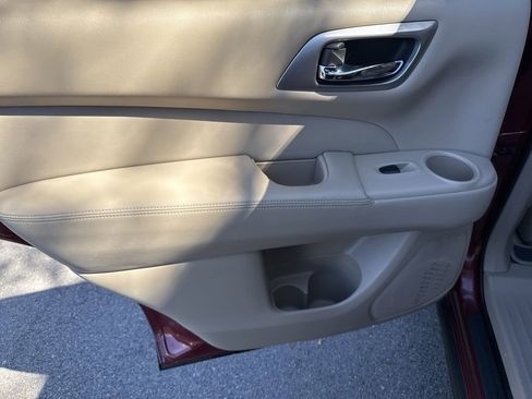 Used 2015 Nissan Pathfinder Platinum w/ Family Entertainment Package image 40