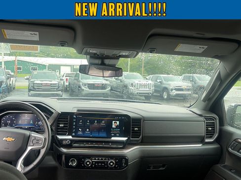 Used 2024 Chevrolet Silverado 1500 LT AWD/4WD image 32