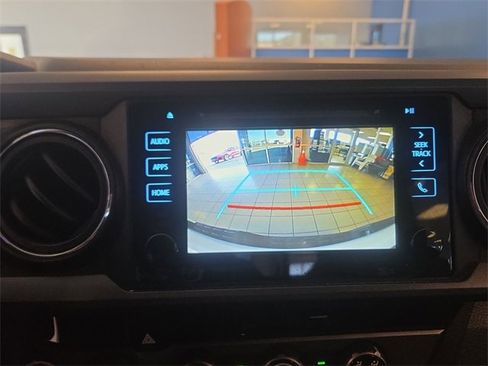 Used 2016 Toyota Tacoma TRD Sport image 16