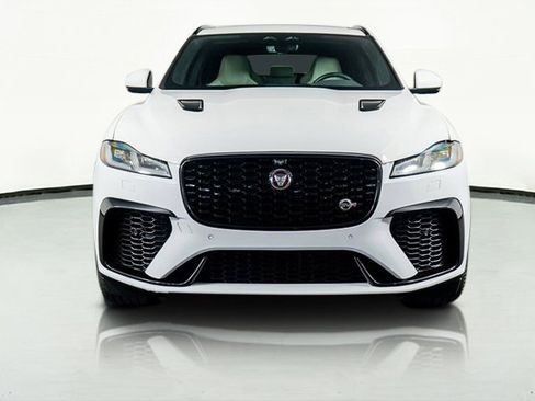 Used 2022 Jaguar F-PACE SVR image 21
