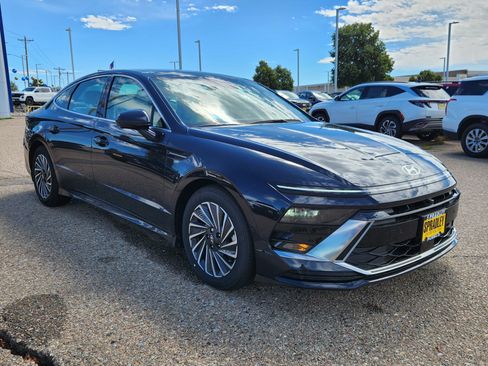 New 2025 Hyundai Sonata Limited FWD image 4