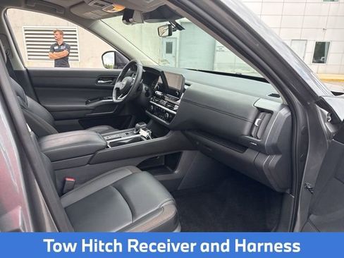 Used 2025 Nissan Pathfinder SL w/ SL Premium Package FWD image 12