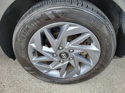 Certified 2024 Hyundai Elantra Blue FWD image 9
