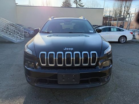 Used 2018 Jeep Cherokee Latitude Plus image 2